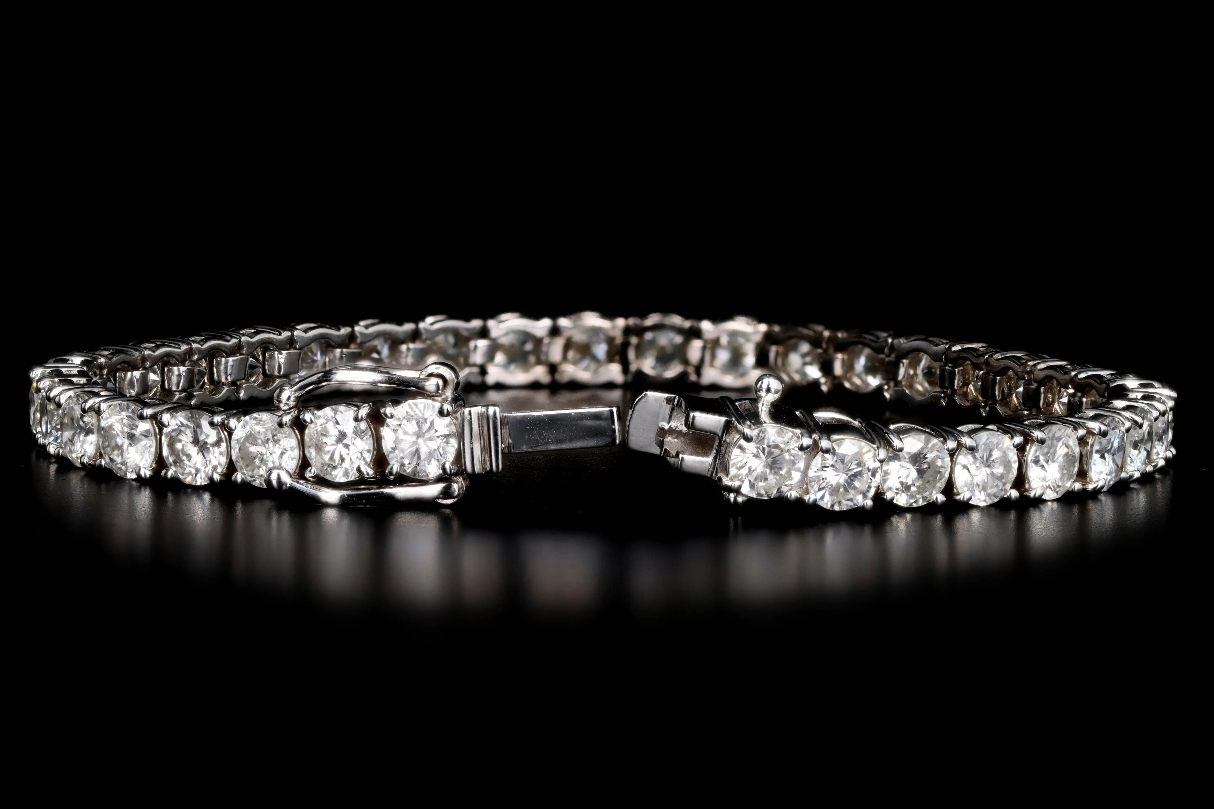 14K White Gold 11.05 Carat Total Weight Round Brilliant Cut Diamond Tennis Bracelet