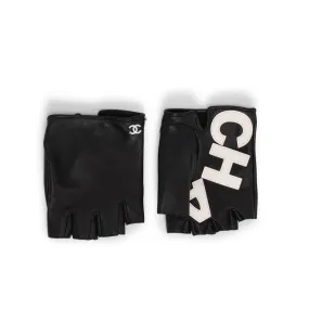 Chanel Black Lambskin Fingerless Gloves for Women - Elegant Couture Accessories