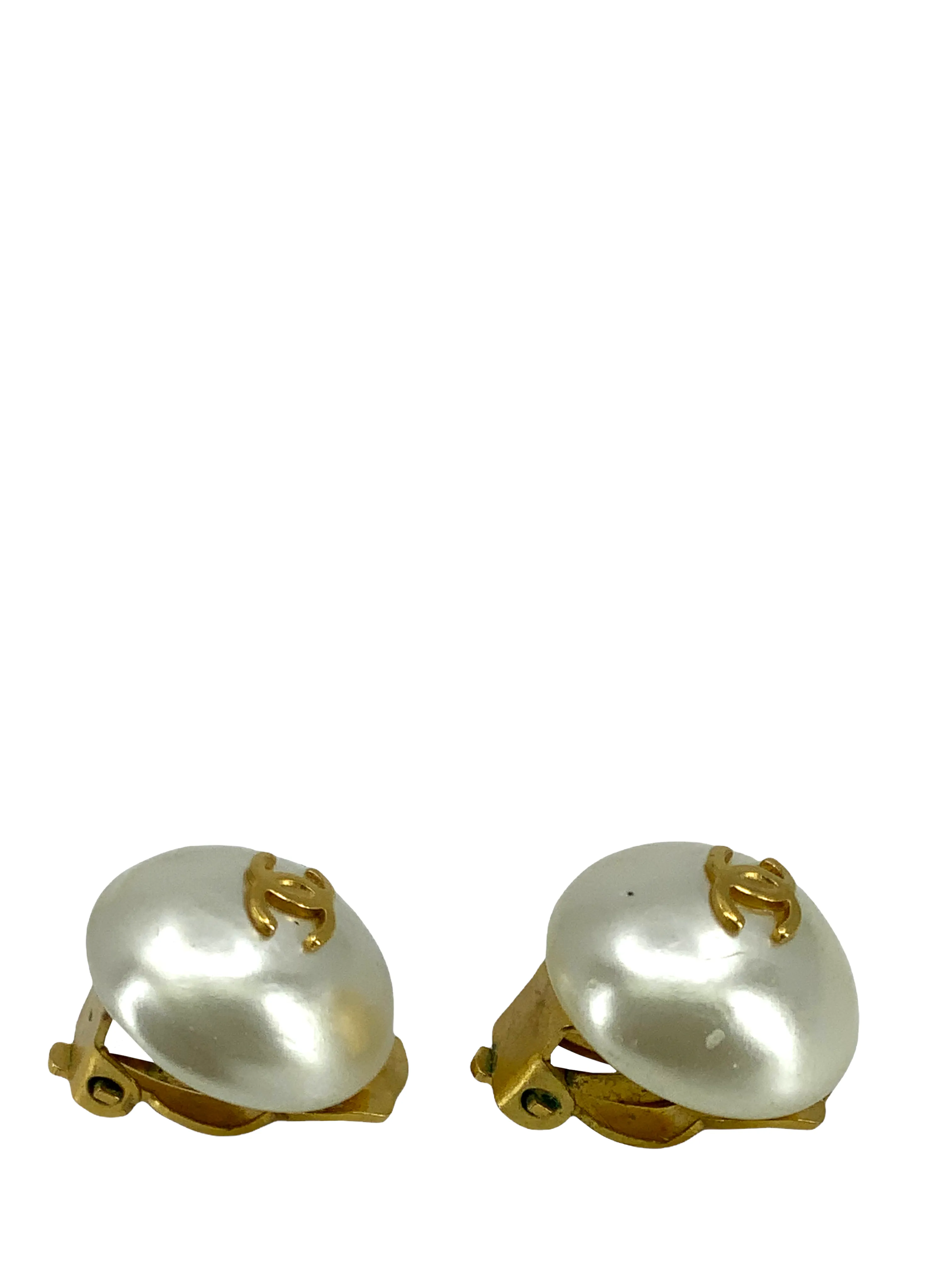 CHANEL Faux Pearl CC Logo Gumball Clip-On Earrings