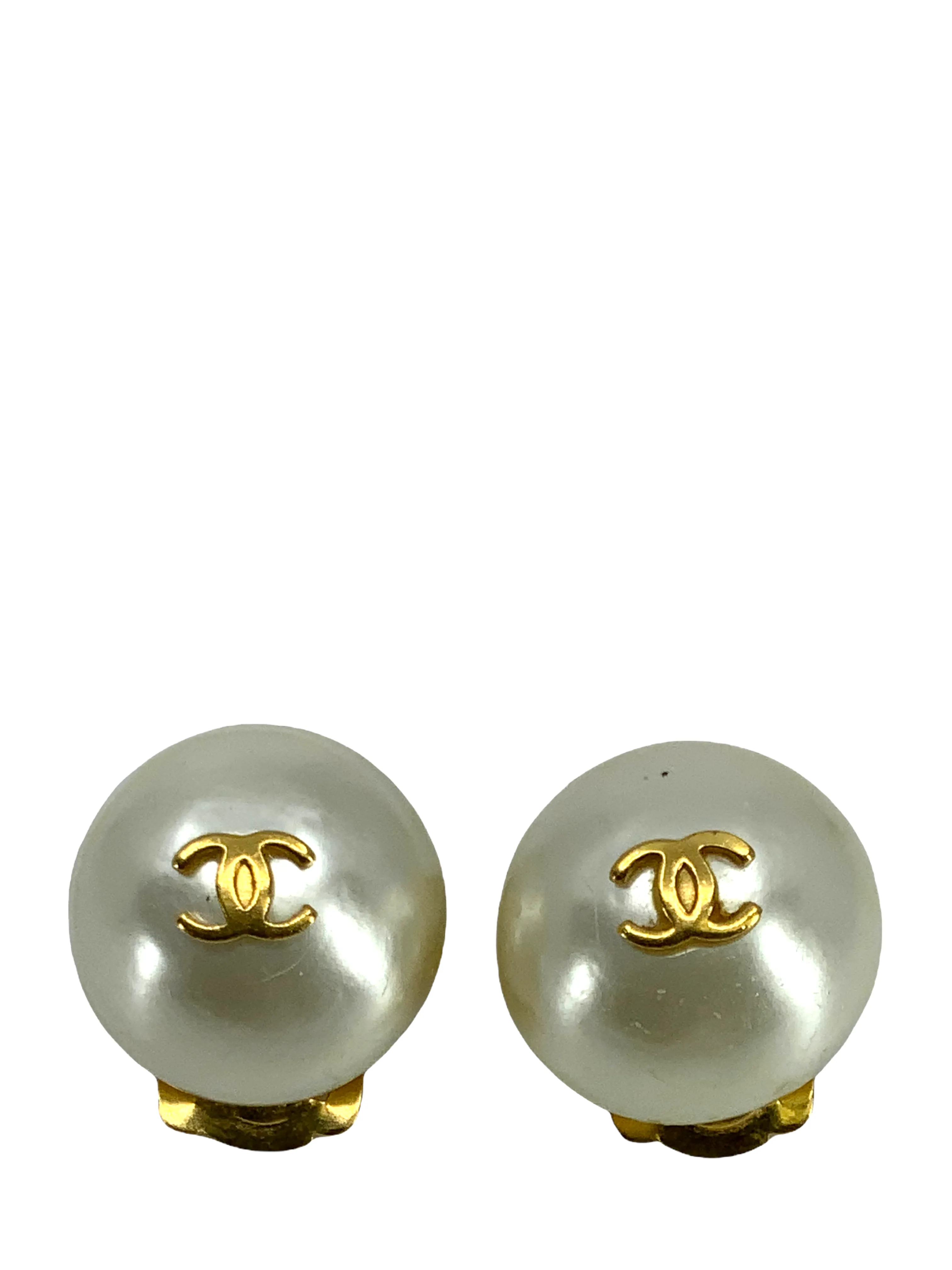 CHANEL Faux Pearl CC Logo Gumball Clip-On Earrings