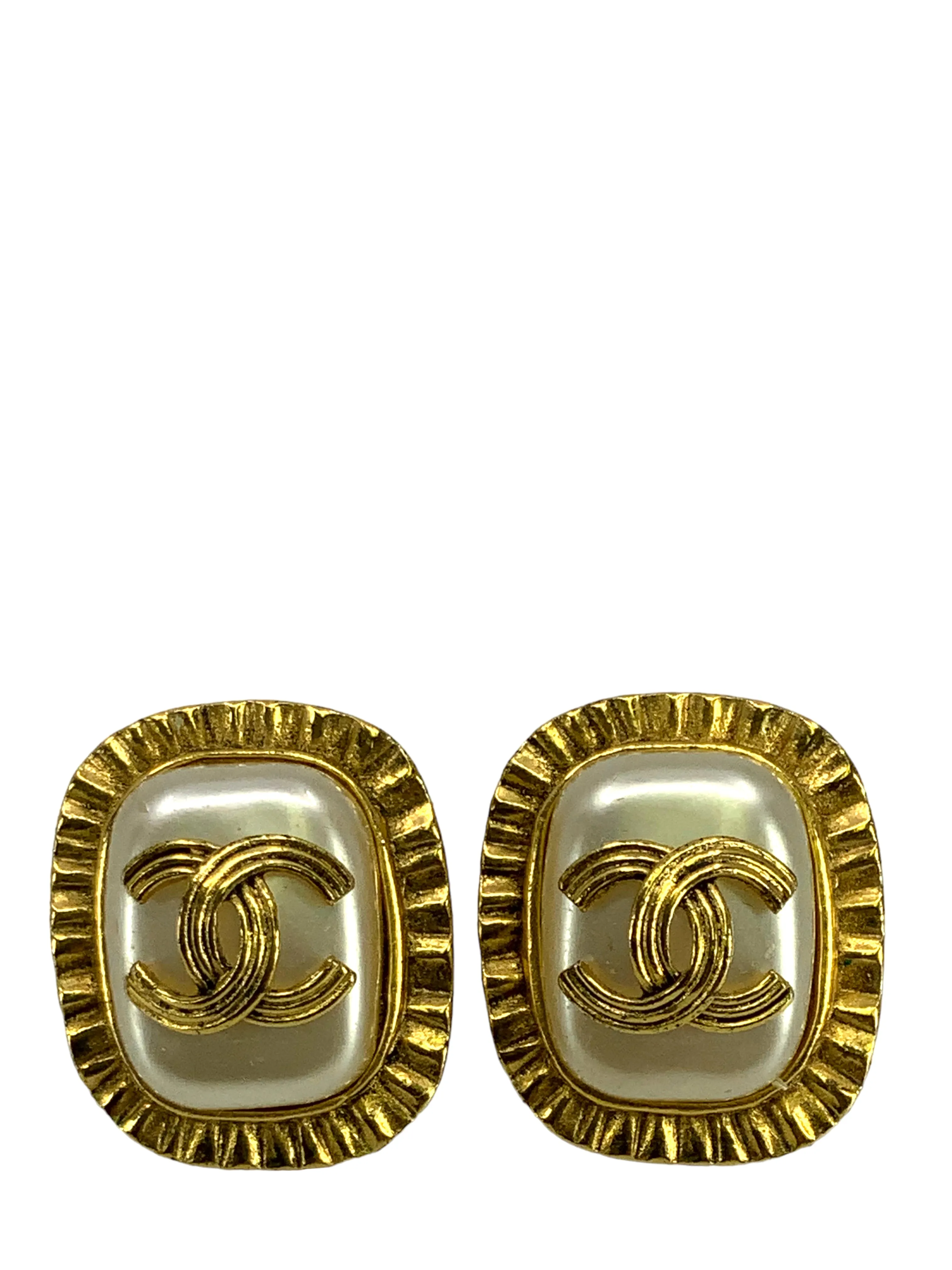 Chanel Vintage Gold CC Logo Clip-On Earrings