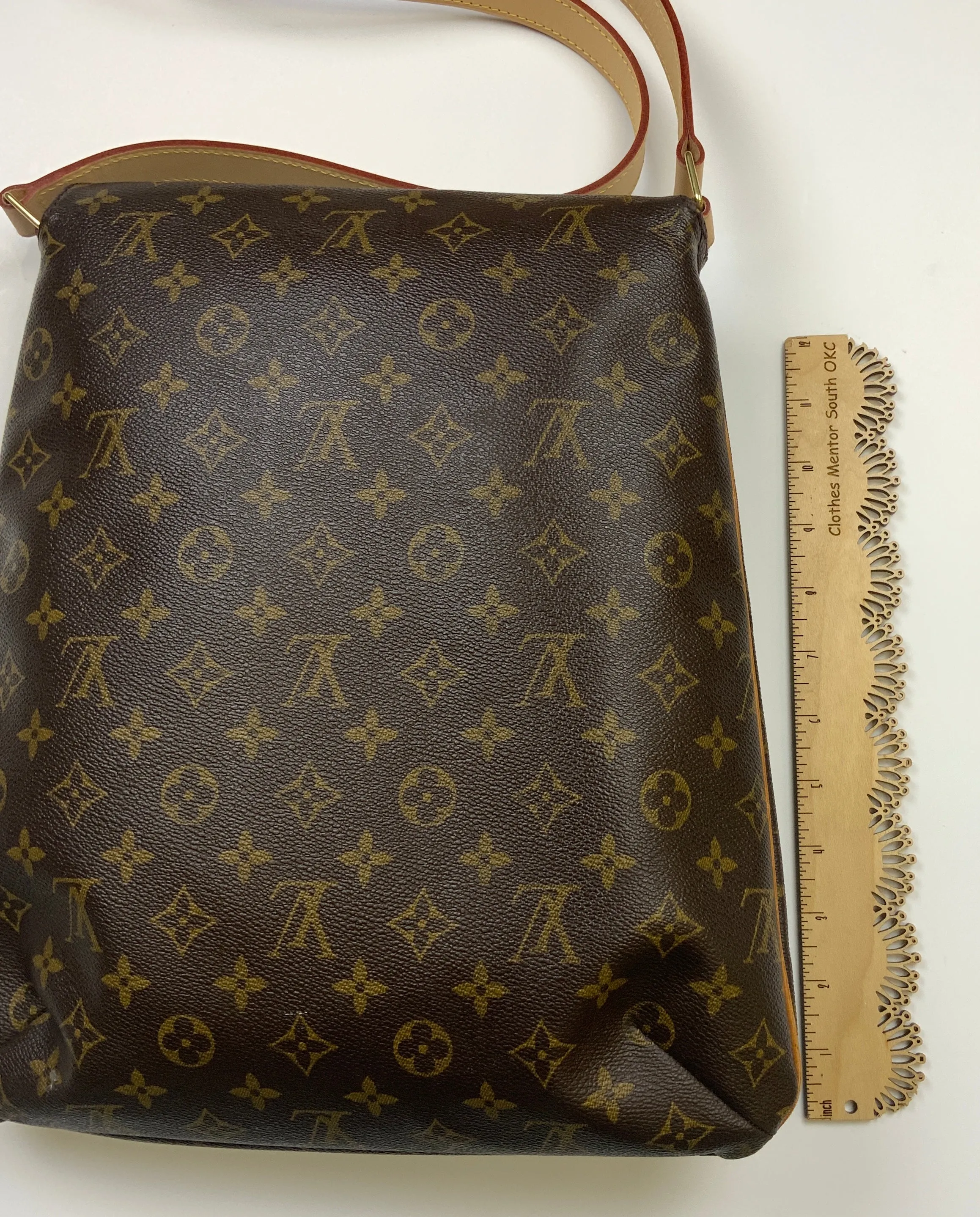 Crossbody Designer By Louis Vuitton  Size: Large