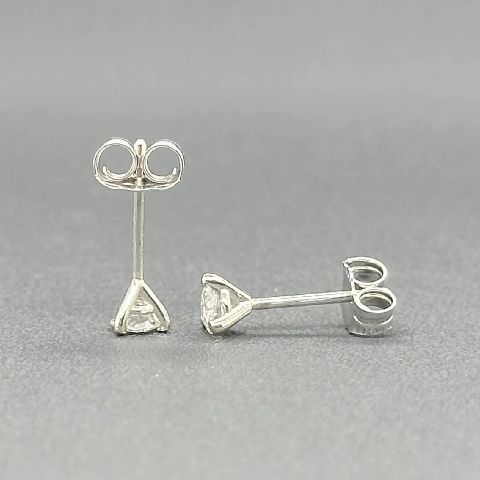 Estate 14K W Gold 0.23ctw F-G/SI2 Diamond Stud Earrings