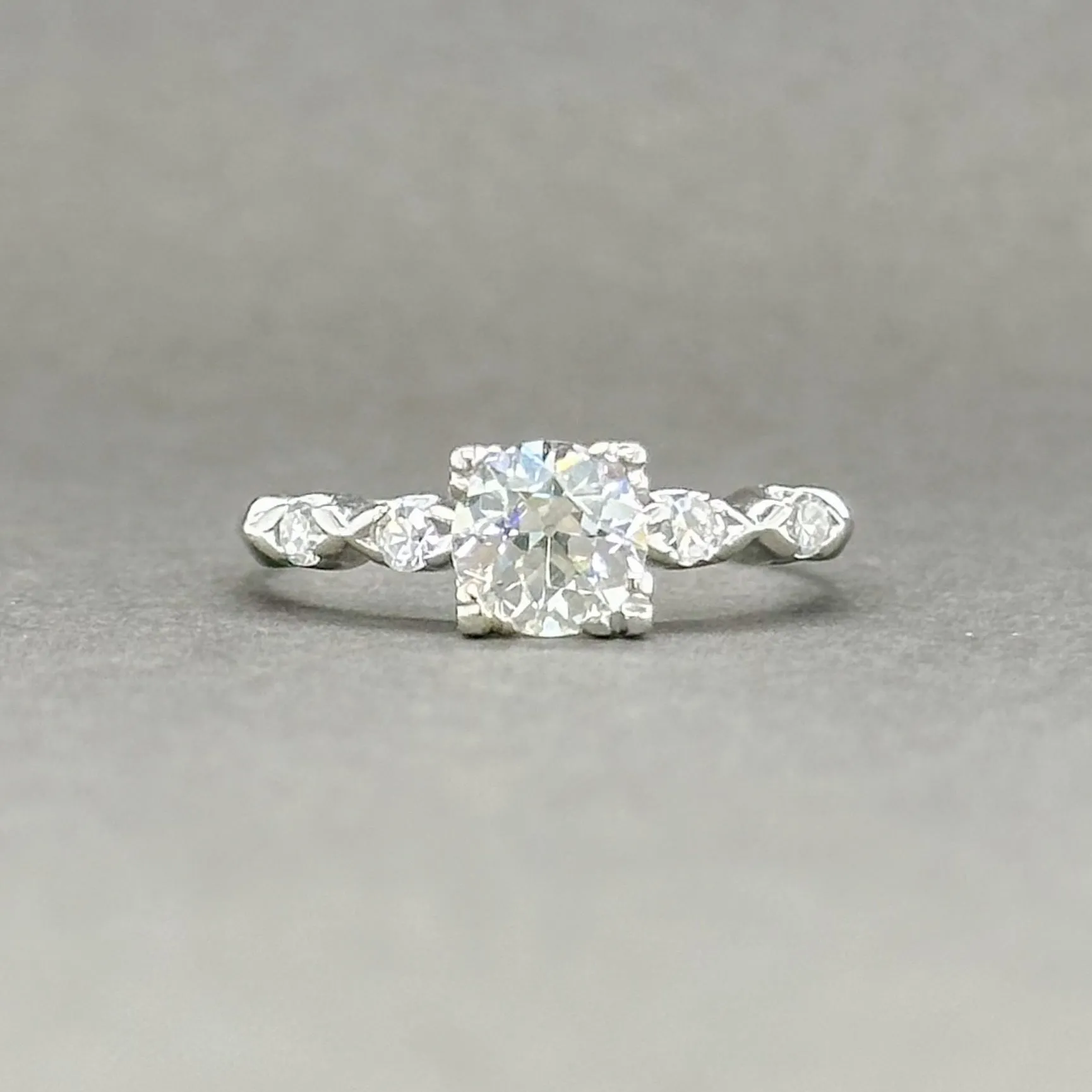 Estate Retro Platinum 0.84ctw G-K/VS2-SI1 Diamond Engagement Ring